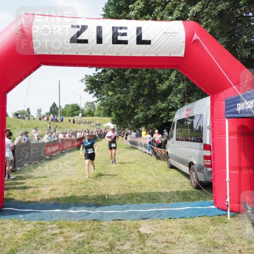 21.06.2025 - 27. Vierlanden-Triathlon MichiJ http://msf.ph/oto/8021578 15.06.2026 11:36:54 Ziel 468, 555 meine-sportfotos.de