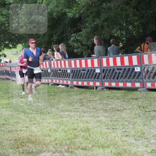 21.06.2025 - 27. Vierlanden-Triathlon KatJ http://msf.ph/oto/8021583 15.06.2025 13:20:51 Ziel 236, 649 meine-sportfotos.de