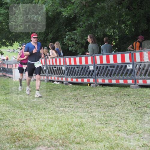 21.06.2025 - 27. Vierlanden-Triathlon KatJ http://msf.ph/oto/8021588 15.06.2025 13:20:51 Ziel 236, 649 meine-sportfotos.de