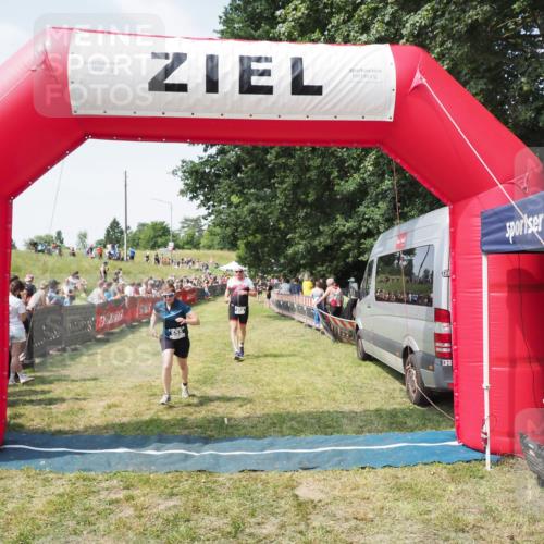 21.06.2025 - 27. Vierlanden-Triathlon MichiJ http://msf.ph/oto/8021597 15.06.2026 11:36:55 Ziel 468, 555 meine-sportfotos.de