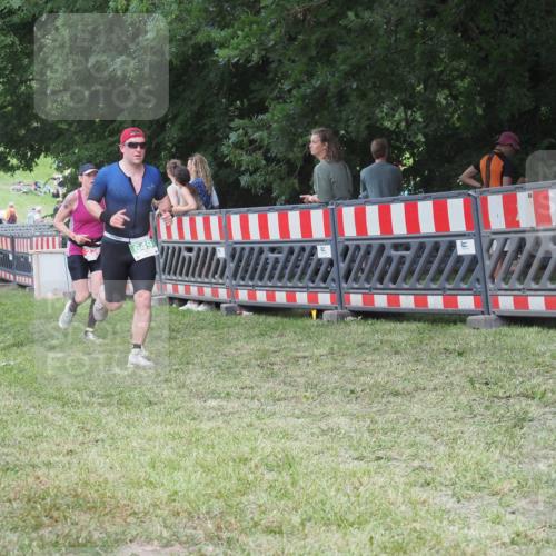 21.06.2025 - 27. Vierlanden-Triathlon KatJ http://msf.ph/oto/8021598 15.06.2025 13:20:51 Ziel 236, 649 meine-sportfotos.de