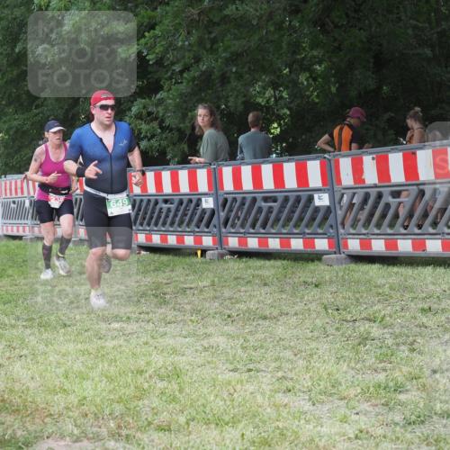 21.06.2025 - 27. Vierlanden-Triathlon KatJ http://msf.ph/oto/8021614 15.06.2025 13:20:52 Ziel 236, 649 meine-sportfotos.de