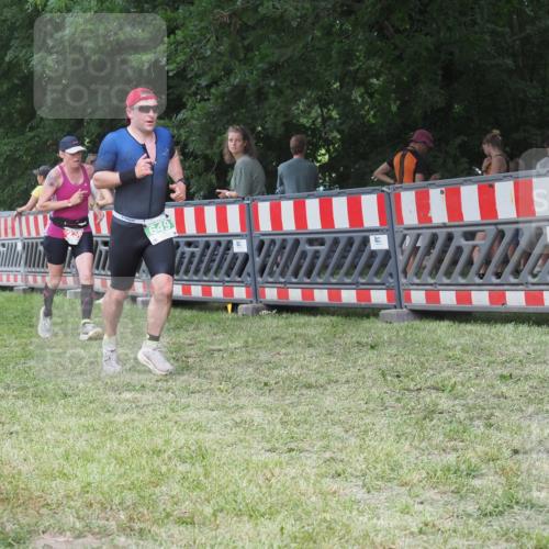 21.06.2025 - 27. Vierlanden-Triathlon KatJ http://msf.ph/oto/8021627 15.06.2025 13:20:52 Ziel 236, 649 meine-sportfotos.de