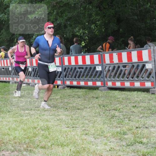 21.06.2025 - 27. Vierlanden-Triathlon KatJ http://msf.ph/oto/8021645 15.06.2025 13:20:52 Ziel 236, 649 meine-sportfotos.de