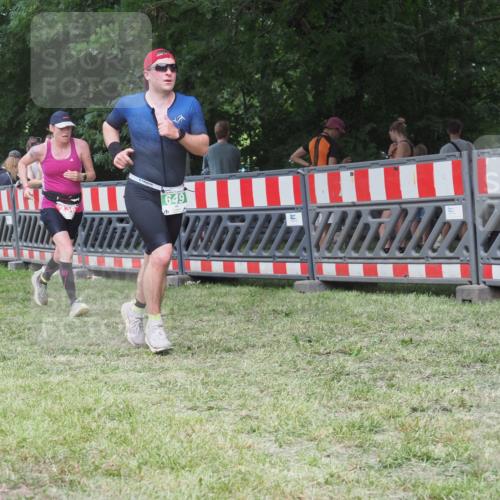 21.06.2025 - 27. Vierlanden-Triathlon KatJ http://msf.ph/oto/8021655 15.06.2025 13:20:52 Ziel 236, 649 meine-sportfotos.de