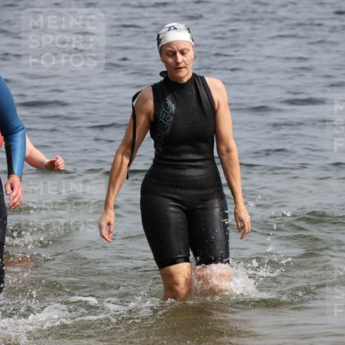 15.06.2025 - 27. Vierlanden-Triathlon Lena Gebhardt http://msf.ph/oto/8021666 15.06.2025 10:19:00 Schwimmen 478, 498, 543 meine-sportfotos.de