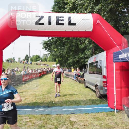 21.06.2025 - 27. Vierlanden-Triathlon MichiJ http://msf.ph/oto/8021675 15.06.2026 11:36:57 Ziel 468, 555 meine-sportfotos.de