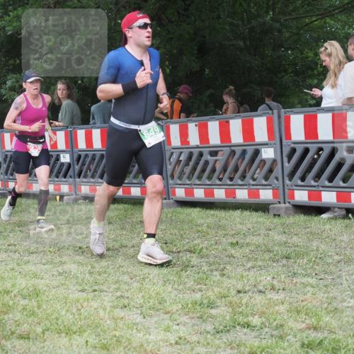 21.06.2025 - 27. Vierlanden-Triathlon KatJ http://msf.ph/oto/8021678 15.06.2025 13:20:53 Ziel 236, 649 meine-sportfotos.de