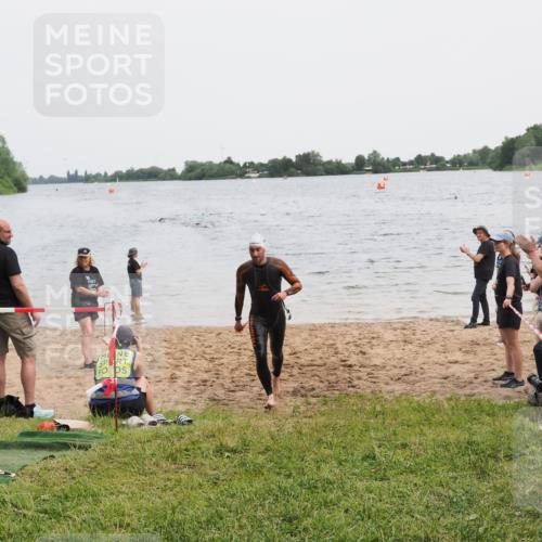 21.06.2025 - 27. Vierlanden-Triathlon MichiJ http://msf.ph/oto/8021681 15.06.2026 10:51:40 Schwimmen 676 meine-sportfotos.de