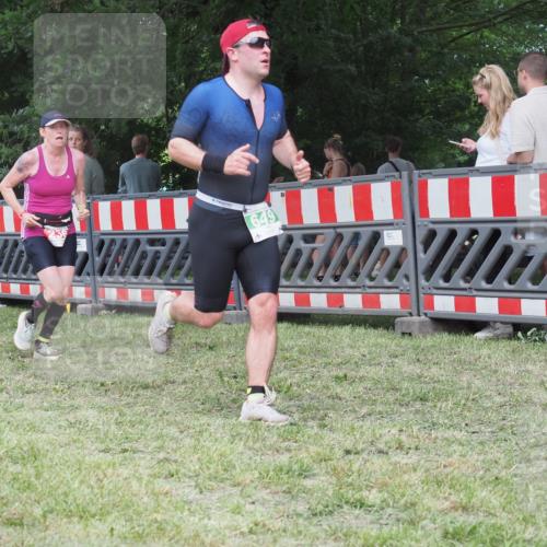 21.06.2025 - 27. Vierlanden-Triathlon KatJ http://msf.ph/oto/8021684 15.06.2025 13:20:53 Ziel 236, 649 meine-sportfotos.de