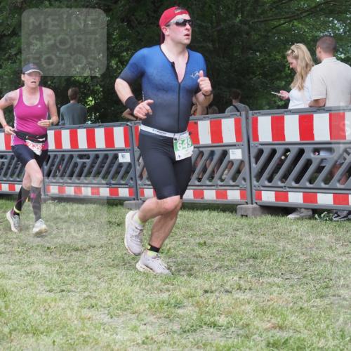 21.06.2025 - 27. Vierlanden-Triathlon KatJ http://msf.ph/oto/8021691 15.06.2025 13:20:53 Ziel 236, 649 meine-sportfotos.de