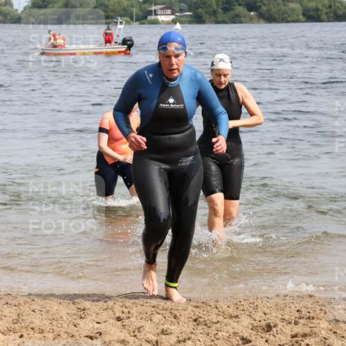 15.06.2025 - 27. Vierlanden-Triathlon Lena Gebhardt http://msf.ph/oto/8021702 15.06.2025 10:19:02 Schwimmen 478, 498, 543, 558 meine-sportfotos.de