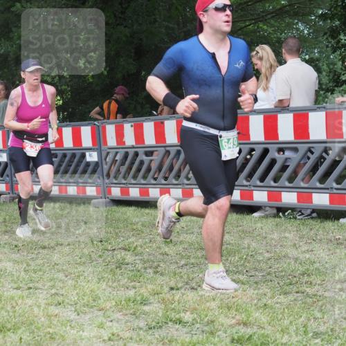 21.06.2025 - 27. Vierlanden-Triathlon KatJ http://msf.ph/oto/8021704 15.06.2025 13:20:53 Ziel 236, 649 meine-sportfotos.de