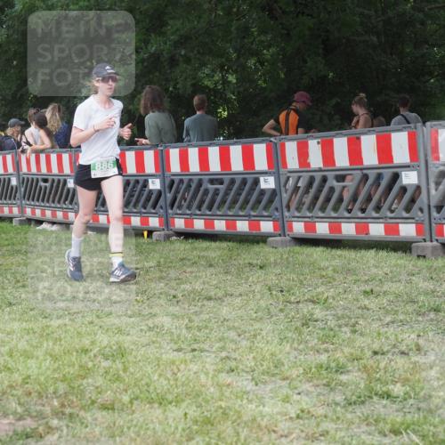 21.06.2025 - 27. Vierlanden-Triathlon KatJ http://msf.ph/oto/8021725 15.06.2025 13:20:55 Ziel 236, 649 meine-sportfotos.de