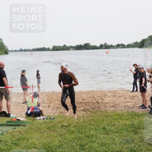 21.06.2025 - 27. Vierlanden-Triathlon MichiJ http://msf.ph/oto/8021726 15.06.2026 10:51:40 Schwimmen 676 meine-sportfotos.de