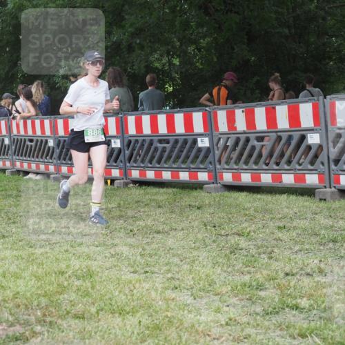 21.06.2025 - 27. Vierlanden-Triathlon KatJ http://msf.ph/oto/8021735 15.06.2025 13:20:55 Ziel 236, 649 meine-sportfotos.de