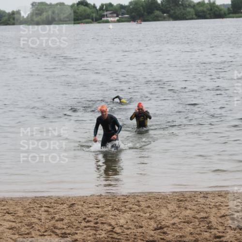 21.06.2025 - 27. Vierlanden-Triathlon MichiJ http://msf.ph/oto/8021736 15.06.2026 10:52:07 Schwimmen 693 meine-sportfotos.de