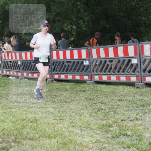 21.06.2025 - 27. Vierlanden-Triathlon KatJ http://msf.ph/oto/8021746 15.06.2025 13:20:55 Ziel 236, 649 meine-sportfotos.de