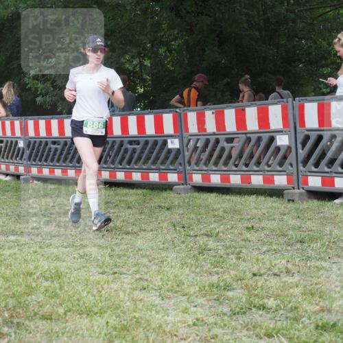 21.06.2025 - 27. Vierlanden-Triathlon KatJ http://msf.ph/oto/8021756 15.06.2025 13:20:55 Ziel 236, 649 meine-sportfotos.de