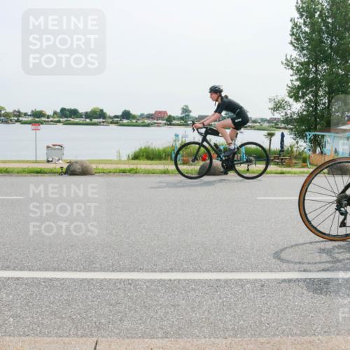 15.06.2025 - 27. Vierlanden-Triathlon H.Heesch http://msf.ph/oto/8021758 15.06.2025 10:27:30 Radfahren 165, 176, 492, 522, 549, 628 meine-sportfotos.de