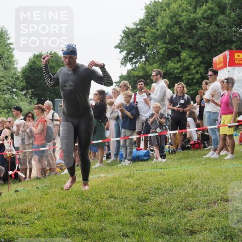 15.06.2025 - 27. Vierlanden-Triathlon KatJ http://msf.ph/oto/8021760 15.06.2025 10:53:53 Schwimmen 650, 726 meine-sportfotos.de