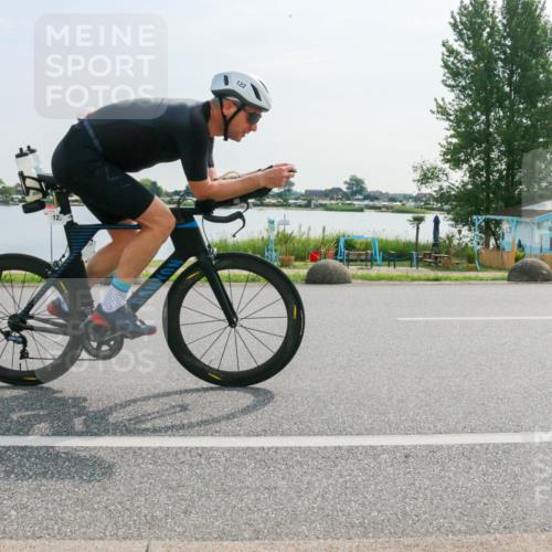 15.06.2025 - 27. Vierlanden-Triathlon H.Heesch http://msf.ph/oto/8021790 15.06.2025 09:54:27 Radfahren 30, 49, 73, 122, 128, 199, 248 meine-sportfotos.de
