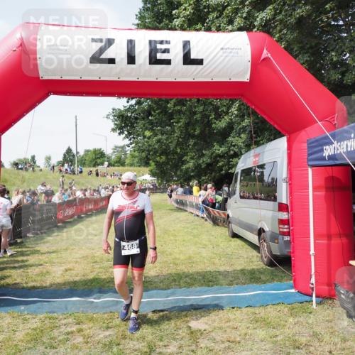 21.06.2025 - 27. Vierlanden-Triathlon MichiJ http://msf.ph/oto/8021817 15.06.2026 11:36:59 Ziel 468, 555 meine-sportfotos.de