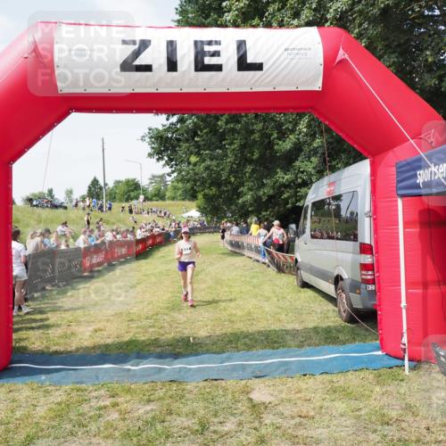 21.06.2025 - 27. Vierlanden-Triathlon MichiJ http://msf.ph/oto/8021848 15.06.2026 11:37:06 Ziel 537 meine-sportfotos.de