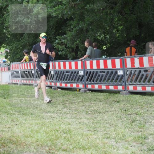 21.06.2025 - 27. Vierlanden-Triathlon KatJ http://msf.ph/oto/8021849 15.06.2025 13:21:08 Ziel 782 meine-sportfotos.de