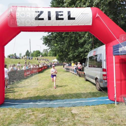 21.06.2025 - 27. Vierlanden-Triathlon MichiJ http://msf.ph/oto/8021862 15.06.2026 11:37:06 Ziel 537 meine-sportfotos.de