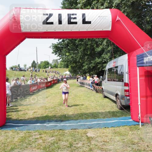 21.06.2025 - 27. Vierlanden-Triathlon MichiJ http://msf.ph/oto/8021874 15.06.2026 11:37:06 Ziel 537 meine-sportfotos.de