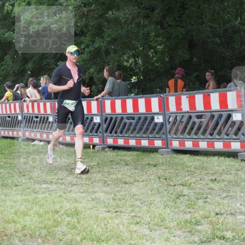 21.06.2025 - 27. Vierlanden-Triathlon KatJ http://msf.ph/oto/8021886 15.06.2025 13:21:09 Ziel 782 meine-sportfotos.de