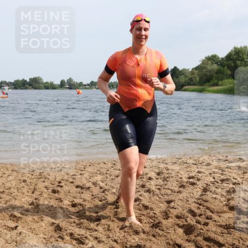 15.06.2025 - 27. Vierlanden-Triathlon Lena Gebhardt http://msf.ph/oto/8021893 15.06.2025 10:19:11 Schwimmen 474, 478, 498, 543, 558 meine-sportfotos.de
