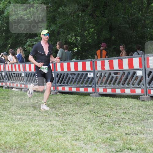 21.06.2025 - 27. Vierlanden-Triathlon KatJ http://msf.ph/oto/8021899 15.06.2025 13:21:09 Ziel 782 meine-sportfotos.de