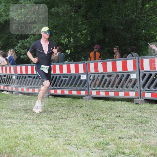 21.06.2025 - 27. Vierlanden-Triathlon KatJ http://msf.ph/oto/8021914 15.06.2025 13:21:09 Ziel 782 meine-sportfotos.de