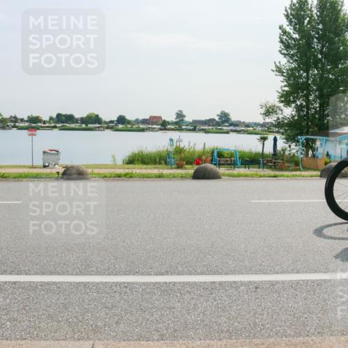 15.06.2025 - 27. Vierlanden-Triathlon H.Heesch http://msf.ph/oto/8021927 15.06.2025 09:56:10 Radfahren 11, 59, 191, 250 meine-sportfotos.de
