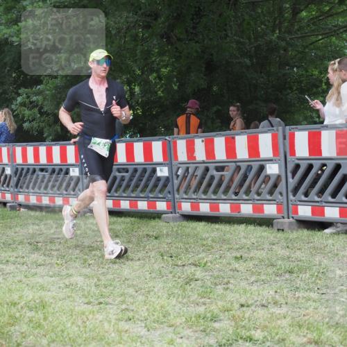 21.06.2025 - 27. Vierlanden-Triathlon KatJ http://msf.ph/oto/8021928 15.06.2025 13:21:09 Ziel 782 meine-sportfotos.de