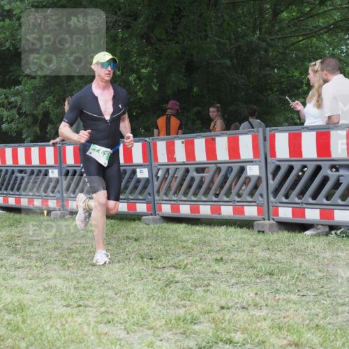 21.06.2025 - 27. Vierlanden-Triathlon KatJ http://msf.ph/oto/8021942 15.06.2025 13:21:09 Ziel 782 meine-sportfotos.de