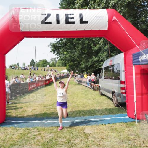 21.06.2025 - 27. Vierlanden-Triathlon MichiJ http://msf.ph/oto/8021960 15.06.2026 11:37:07 Ziel 537 meine-sportfotos.de