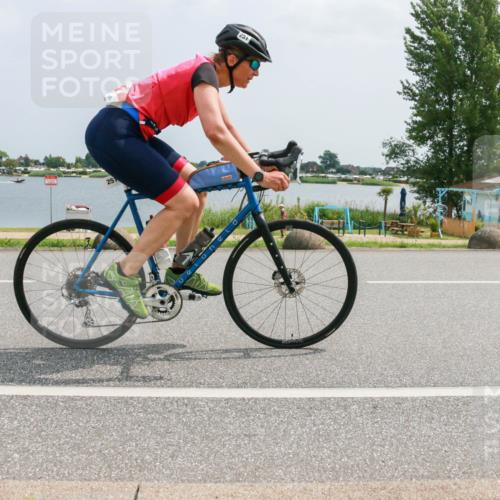 21.06.2025 - 27. Vierlanden-Triathlon H.Heesch http://msf.ph/oto/8021961 15.06.2025 12:05:43 Radfahren 251 meine-sportfotos.de