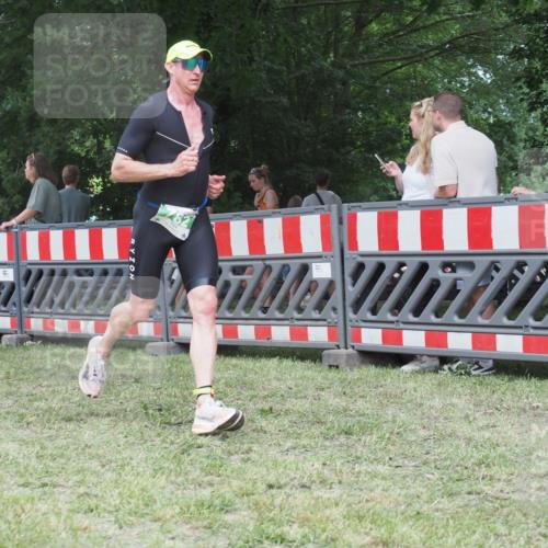 21.06.2025 - 27. Vierlanden-Triathlon KatJ http://msf.ph/oto/8021969 15.06.2025 13:21:09 Ziel 782 meine-sportfotos.de