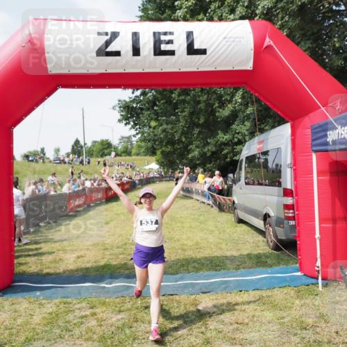 21.06.2025 - 27. Vierlanden-Triathlon MichiJ http://msf.ph/oto/8021990 15.06.2026 11:37:07 Ziel 537 meine-sportfotos.de