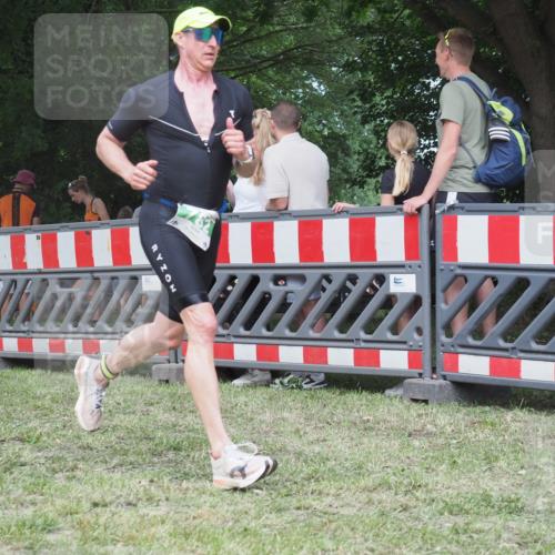 21.06.2025 - 27. Vierlanden-Triathlon KatJ http://msf.ph/oto/8022008 15.06.2025 13:21:10 Ziel 782 meine-sportfotos.de