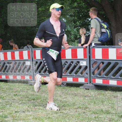 21.06.2025 - 27. Vierlanden-Triathlon KatJ http://msf.ph/oto/8022021 15.06.2025 13:21:10 Ziel 782 meine-sportfotos.de
