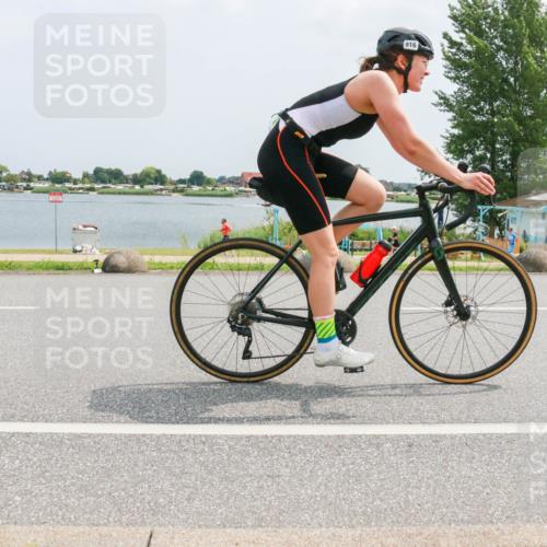 21.06.2025 - 27. Vierlanden-Triathlon H.Heesch http://msf.ph/oto/8022024 15.06.2025 12:05:54 Radfahren 945 meine-sportfotos.de