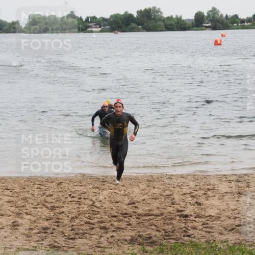 21.06.2025 - 27. Vierlanden-Triathlon MichiJ http://msf.ph/oto/8022028 15.06.2026 10:52:16 Schwimmen 652, 693, 759 meine-sportfotos.de