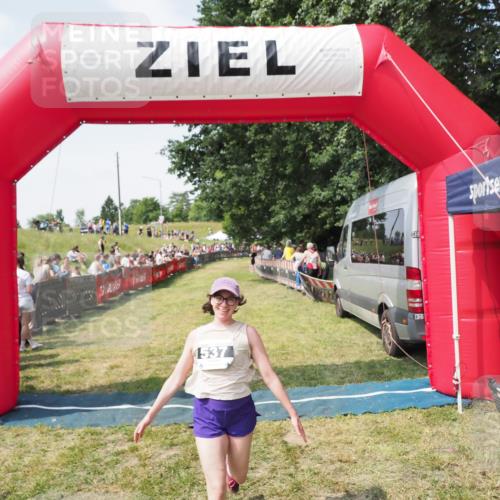 21.06.2025 - 27. Vierlanden-Triathlon MichiJ http://msf.ph/oto/8022029 15.06.2026 11:37:07 Ziel 537 meine-sportfotos.de