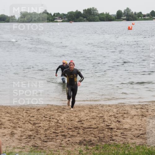 21.06.2025 - 27. Vierlanden-Triathlon MichiJ http://msf.ph/oto/8022036 15.06.2026 10:52:16 Schwimmen 652, 693, 759 meine-sportfotos.de