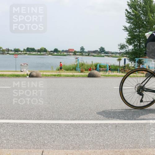 21.06.2025 - 27. Vierlanden-Triathlon H.Heesch http://msf.ph/oto/8022037 15.06.2025 12:05:54 Radfahren 945 meine-sportfotos.de