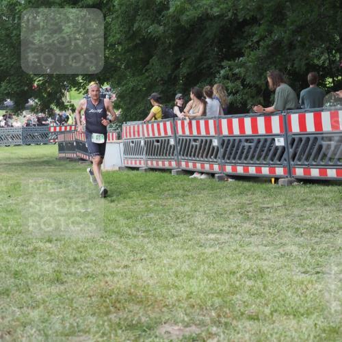 21.06.2025 - 27. Vierlanden-Triathlon KatJ http://msf.ph/oto/8022045 15.06.2025 13:21:20 Ziel 810 meine-sportfotos.de